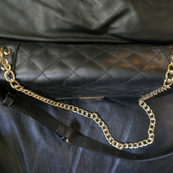 G by Guess NEW black & gold quilted bag 10"x7"x4" - Picture 3 of 6